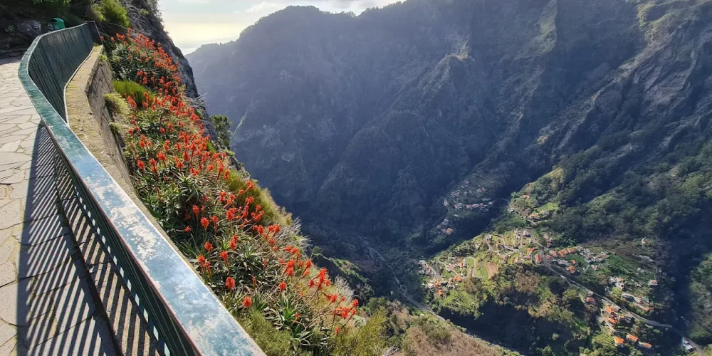 Miradouro da Eira do Serrado valley