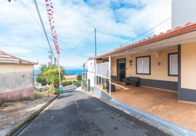 House in Ponta do Sol - Gomes House by Atlantic Holiday