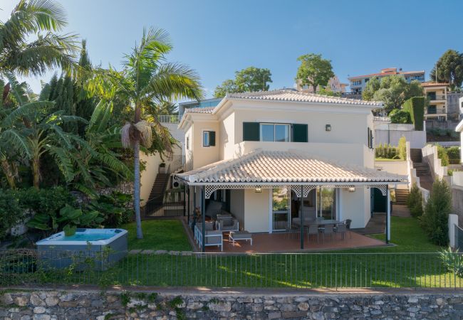 Villa in Funchal - Sublime View Villa by Atlantic Holiday Villa in Funchal - Sublime View Villa by Atlantic Holiday