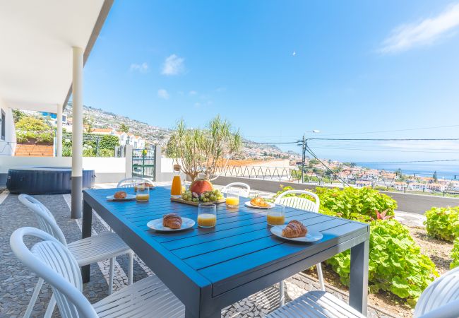  in Funchal - Villa Santa Luzia 1 by Atlantic Holiday